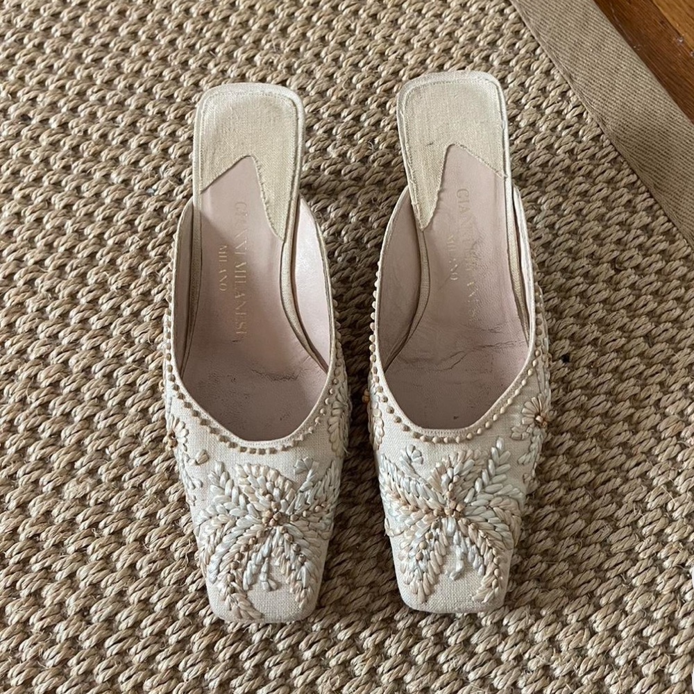 rare vintage hand Woven Kitten Heel Mules Ivory. US 7.5 Made Italy